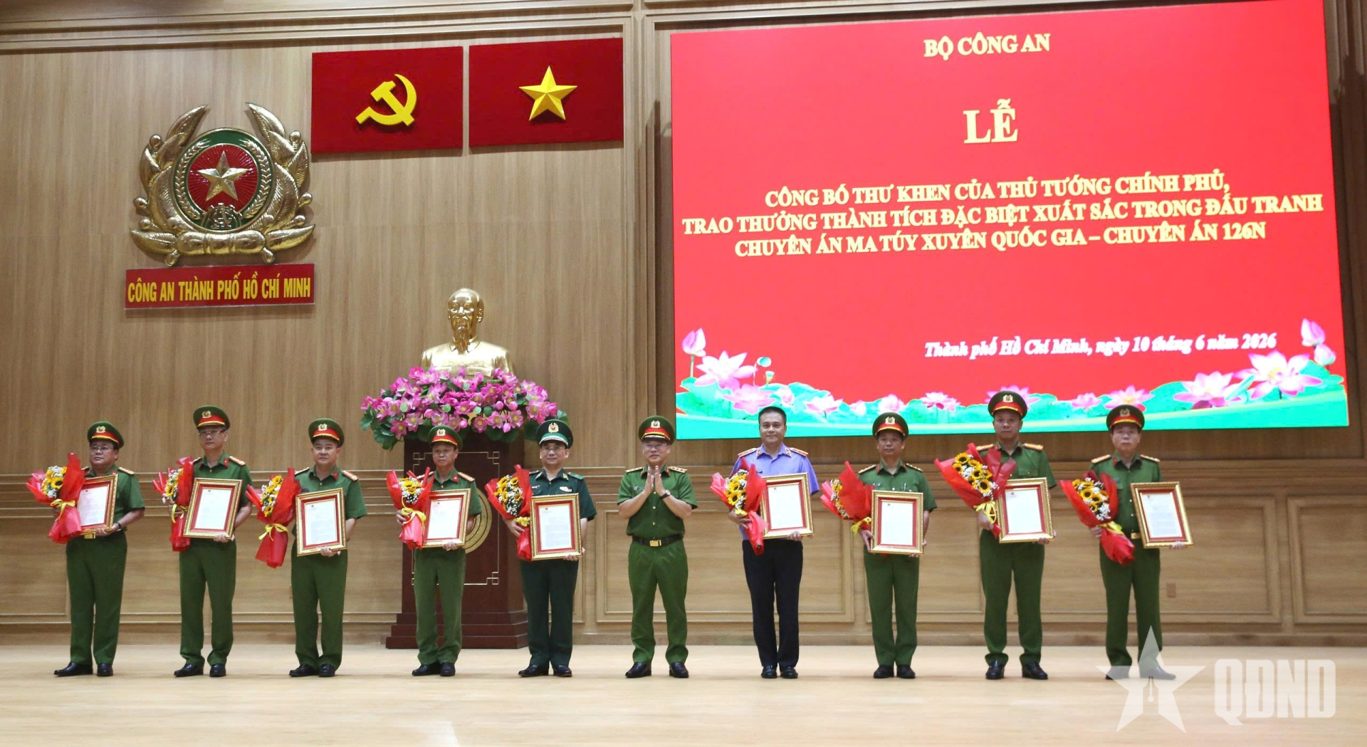 Trao thưởng thành tích đấu tranh triệt phá đường dây ma túy xuyên quốc gia